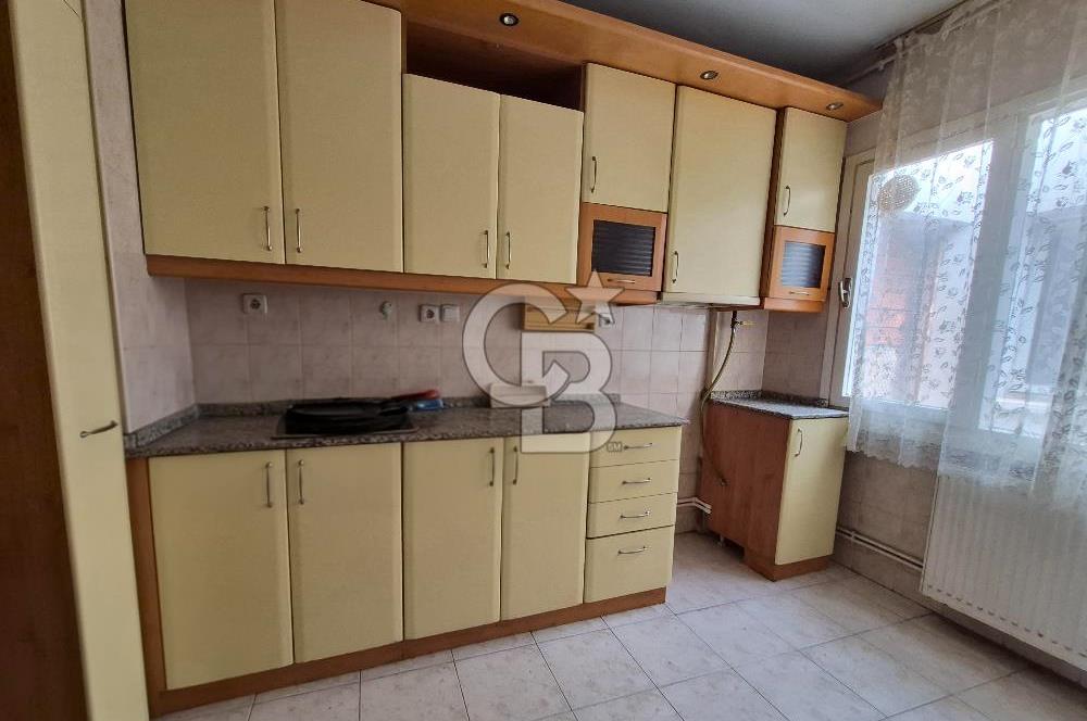 KARŞIYAKA FAZIL BEY CADDESİNDE SAHİLE 2DK. GENİŞ 3+1 KİRALIK DAİRE