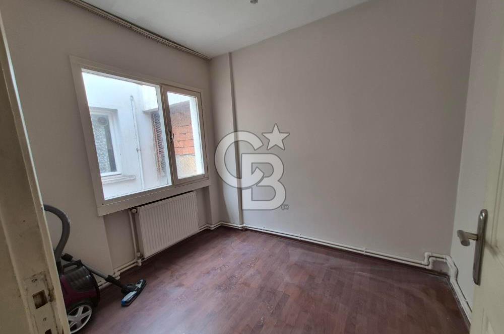 KARŞIYAKA FAZIL BEY CADDESİNDE SAHİLE 2DK. GENİŞ 3+1 KİRALIK DAİRE