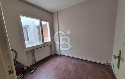 KARŞIYAKA FAZIL BEY CADDESİNDE SAHİLE 2DK. GENİŞ 3+1 KİRALIK DAİRE