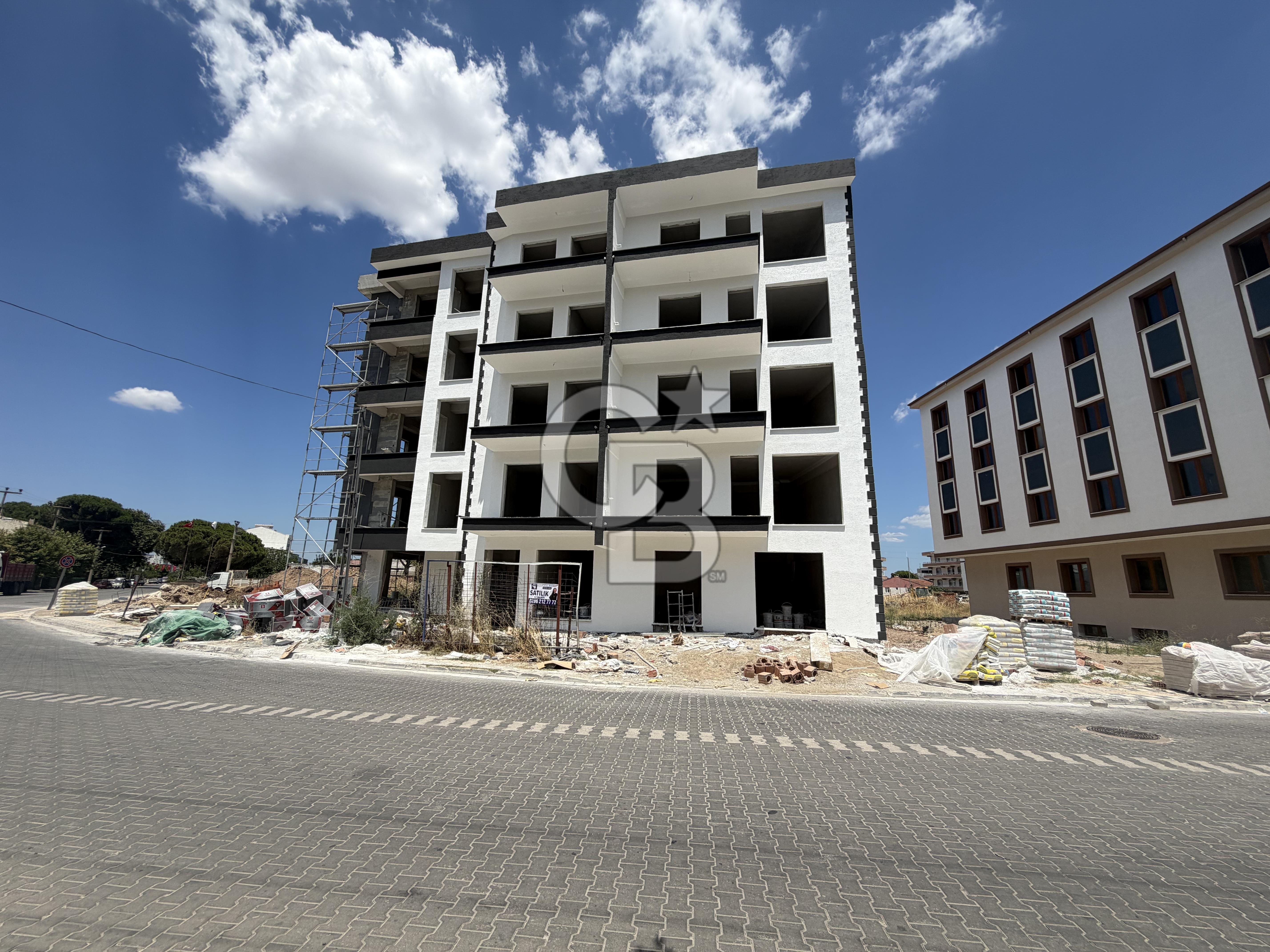 EZİNE CAMİKEBİR MAHALLESİ SATILIK KAPALI MUTFAK 2+1 DAİRE