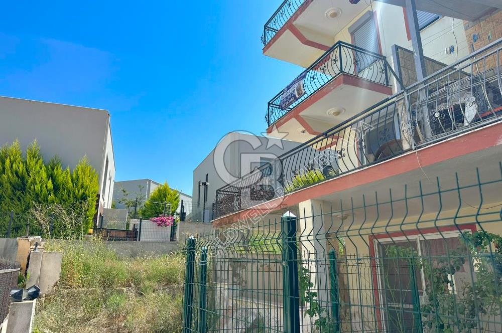 Efes Evlerinde kiralık 3+1 eşyasız triplex villa