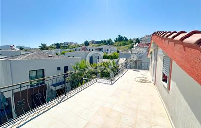 Efes Evlerinde kiralık 3+1 eşyasız triplex villa