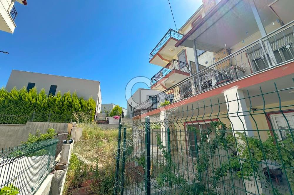 Efes Evlerinde kiralık 3+1 eşyasız triplex villa
