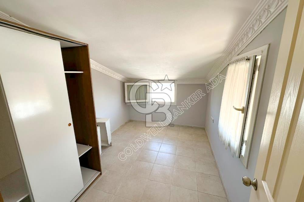 Efes Evlerinde kiralık 3+1 eşyasız triplex villa