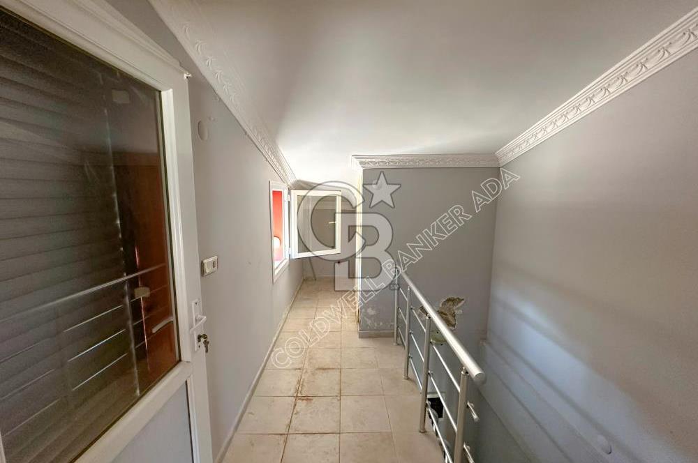 Efes Evlerinde kiralık 3+1 eşyasız triplex villa