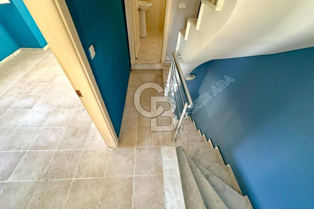 Efes Evlerinde kiralık 3+1 eşyasız triplex villa