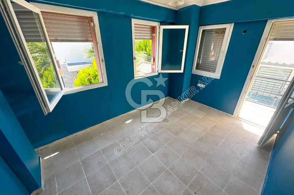 Efes Evlerinde kiralık 3+1 eşyasız triplex villa