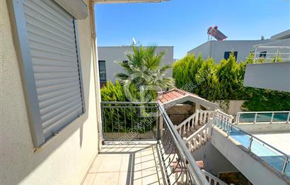 Efes Evlerinde kiralık 3+1 eşyasız triplex villa