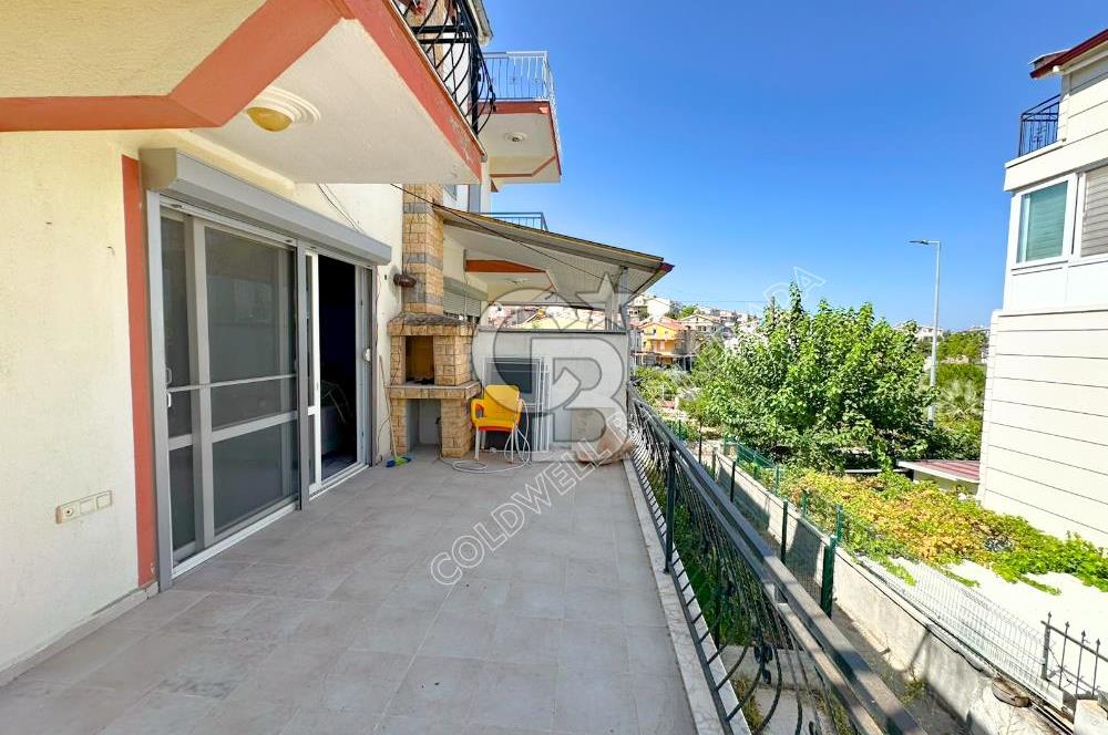 Efes Evlerinde kiralık 3+1 eşyasız triplex villa