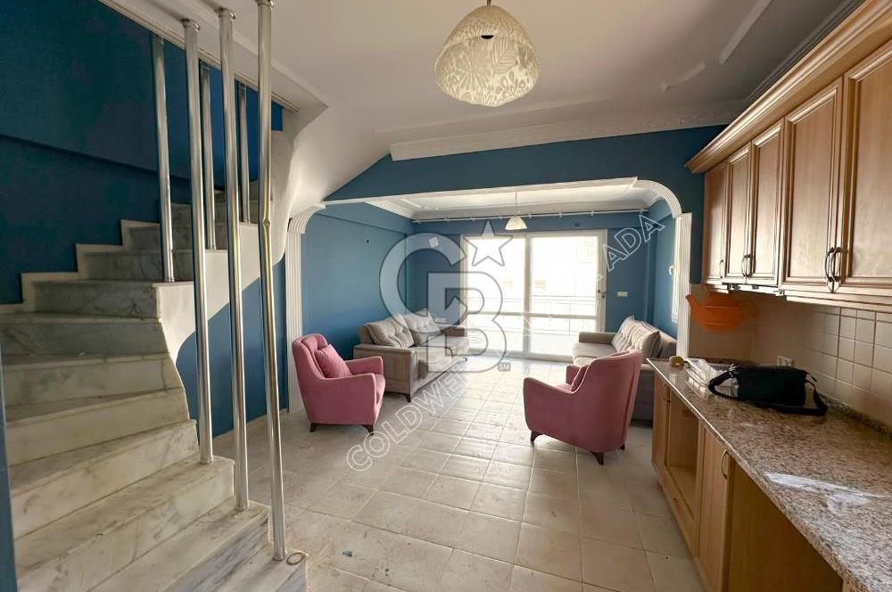 Efes Evlerinde kiralık 3+1 eşyasız triplex villa