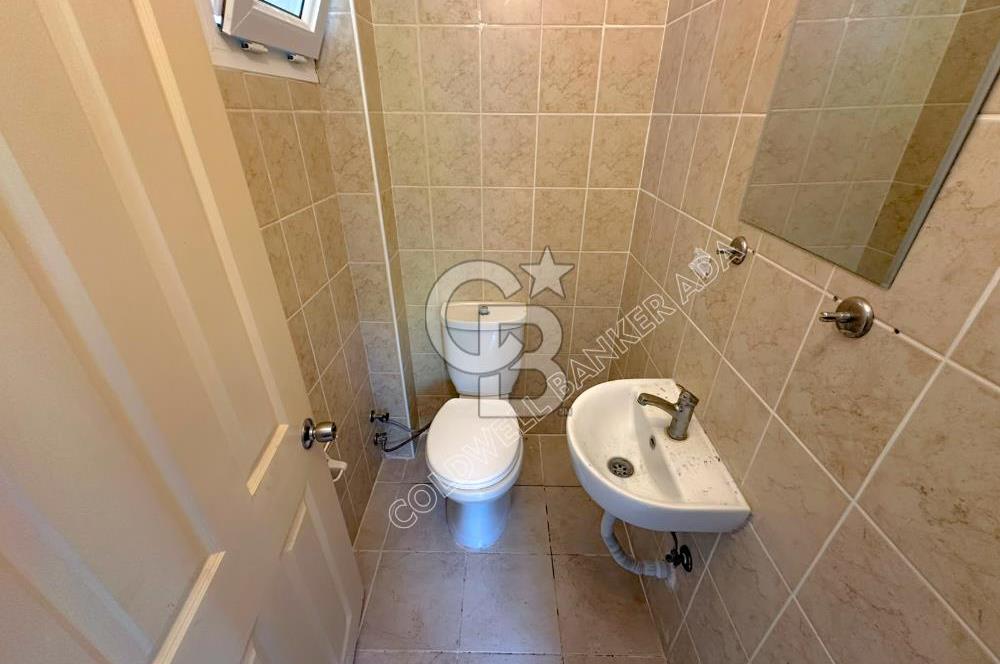 Efes Evlerinde kiralık 3+1 eşyasız triplex villa
