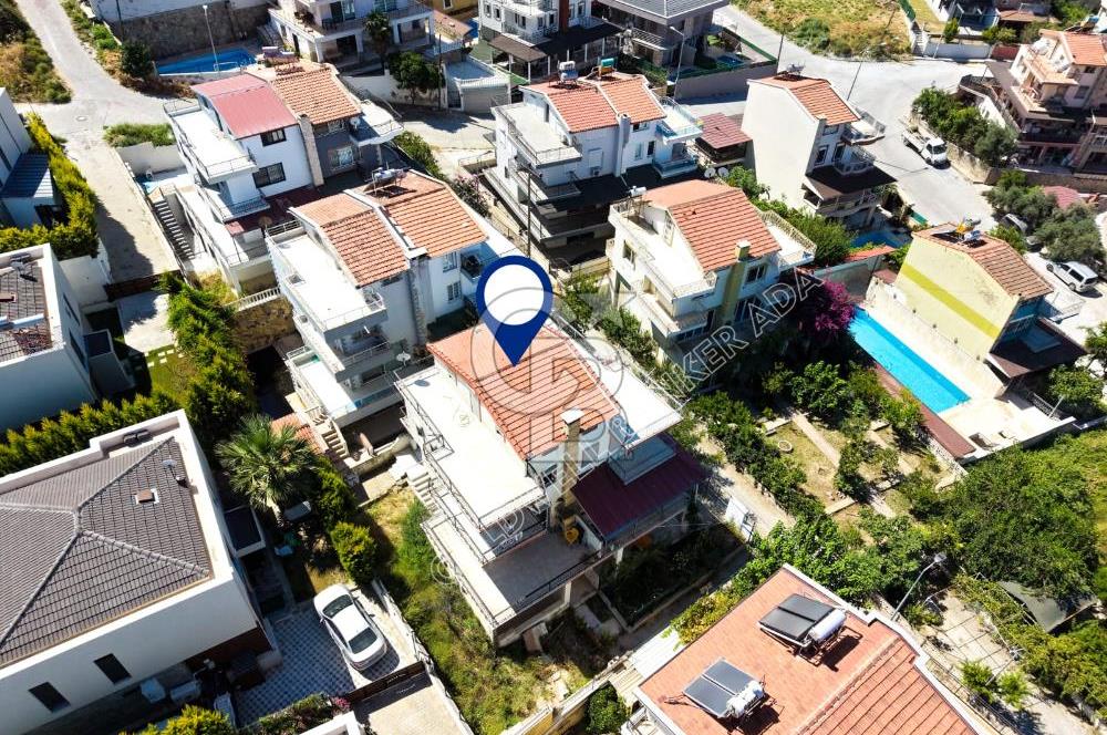 Efes Evlerinde kiralık 3+1 eşyasız triplex villa