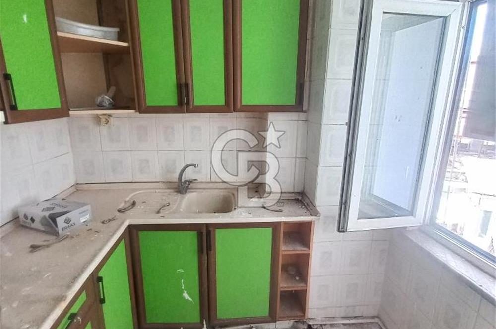 İZMİT MERKEZ YÜRÜYÜS YOLUNDA DENİZ MANZARALI SATILIK 2+1 ARA KAT