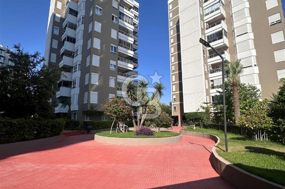 Meydankavağının En Prestijli Sitesinde Satılık Daire