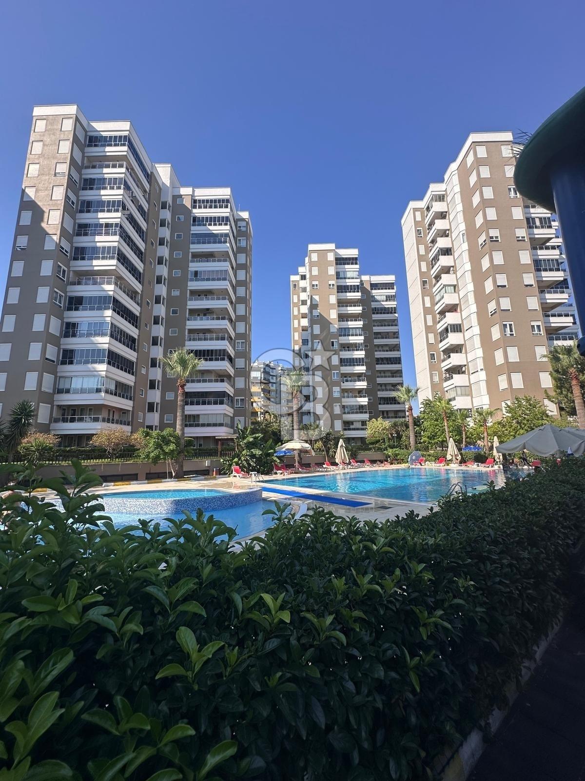 Meydankavağının En Prestijli Sitesinde Satılık Daire