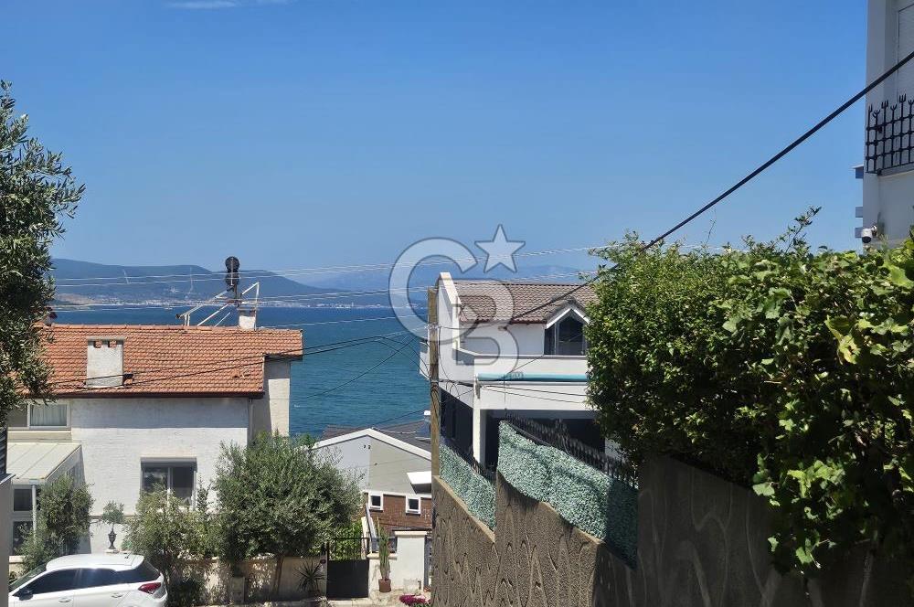 URLA ZEYTİNALANI'NDA DENİZ MANZARALI SATILIK LÜKS MALİKANE