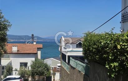 URLA ZEYTİNALANI'NDA DENİZ MANZARALI SATILIK LÜKS MALİKANE