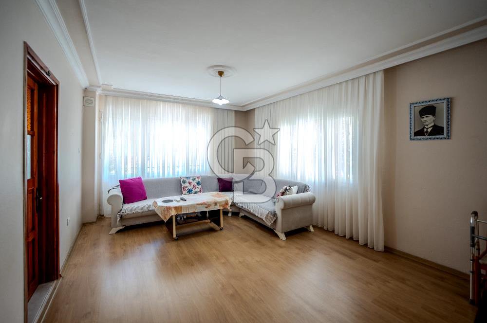 Yamanlarda Satılık 3 Katlı Ana Bina ve Müstakil Ev