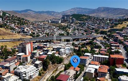 Yamanlarda Satılık 3 Katlı Ana Bina ve Müstakil Ev