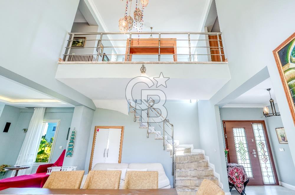 ÇEŞME MAMURBABA'DA GENİŞ BAHÇELİ SATILIK 5+1 VİLLA