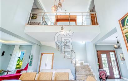 ÇEŞME MAMURBABA'DA GENİŞ BAHÇELİ SATILIK 5+1 VİLLA