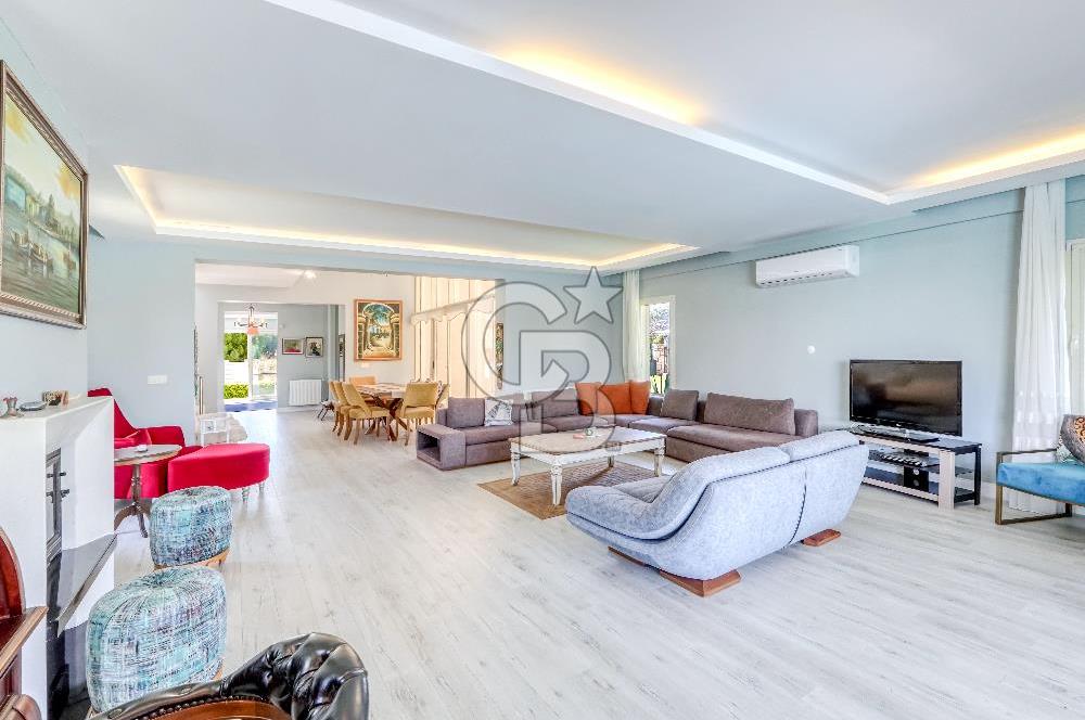ÇEŞME MAMURBABA'DA GENİŞ BAHÇELİ SATILIK 5+1 VİLLA