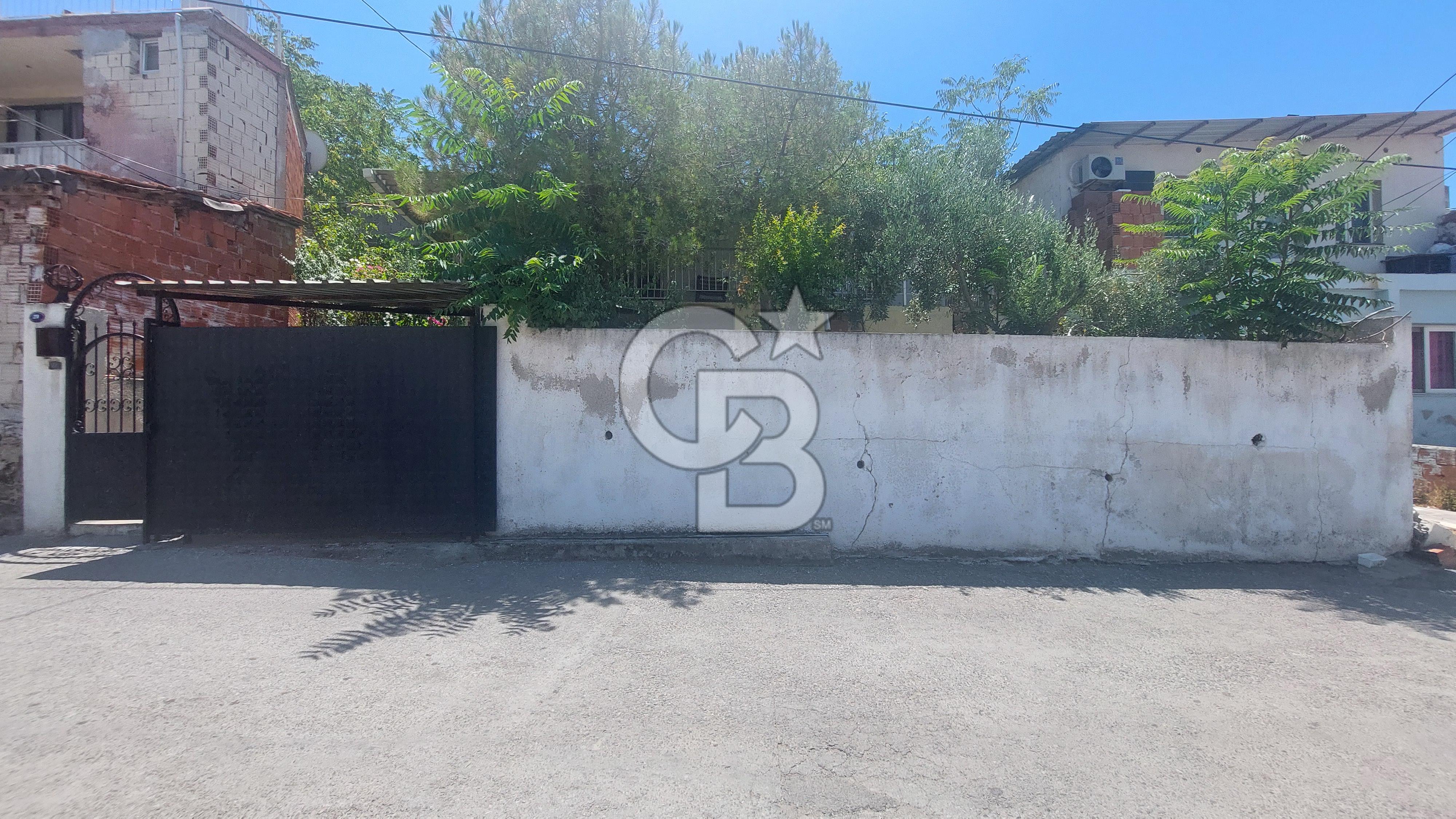 Karşıyaka Cumhuriyet Mah. 206 m² Arsa İçinde Satılık Müstakil Ev