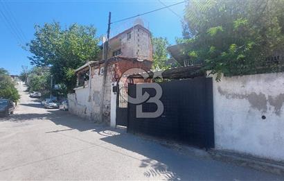 Karşıyaka Cumhuriyet Mah. 206 m² Arsa İçinde Satılık Müstakil Ev