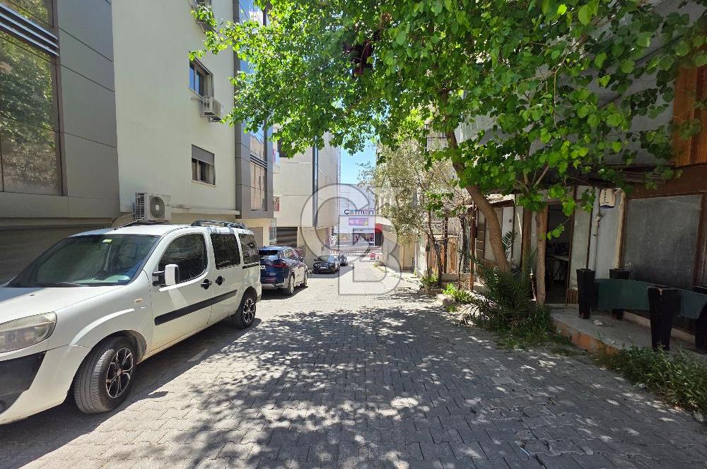 Çiğli İzbana Yürüme Mesafesinde Satılık 2+1 Bahçeli Daire