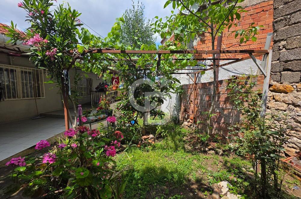 Karşıyaka Cumhuriyet Mah. 206 m² Arsa İçinde Satılık Müstakil Ev