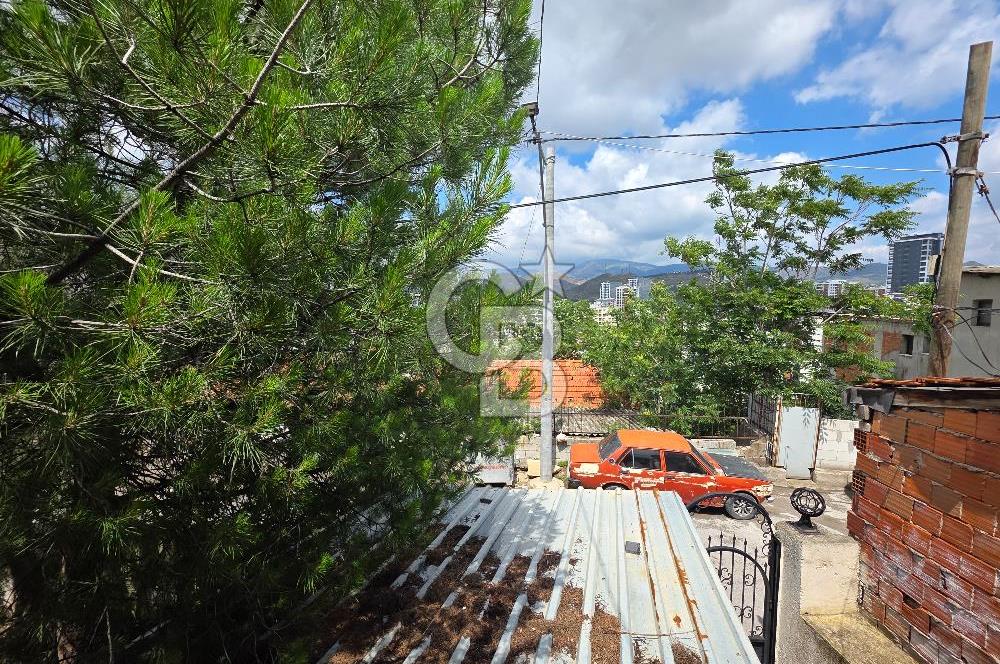 Karşıyaka Cumhuriyet Mah. 206 m² Arsa İçinde Satılık Müstakil Ev
