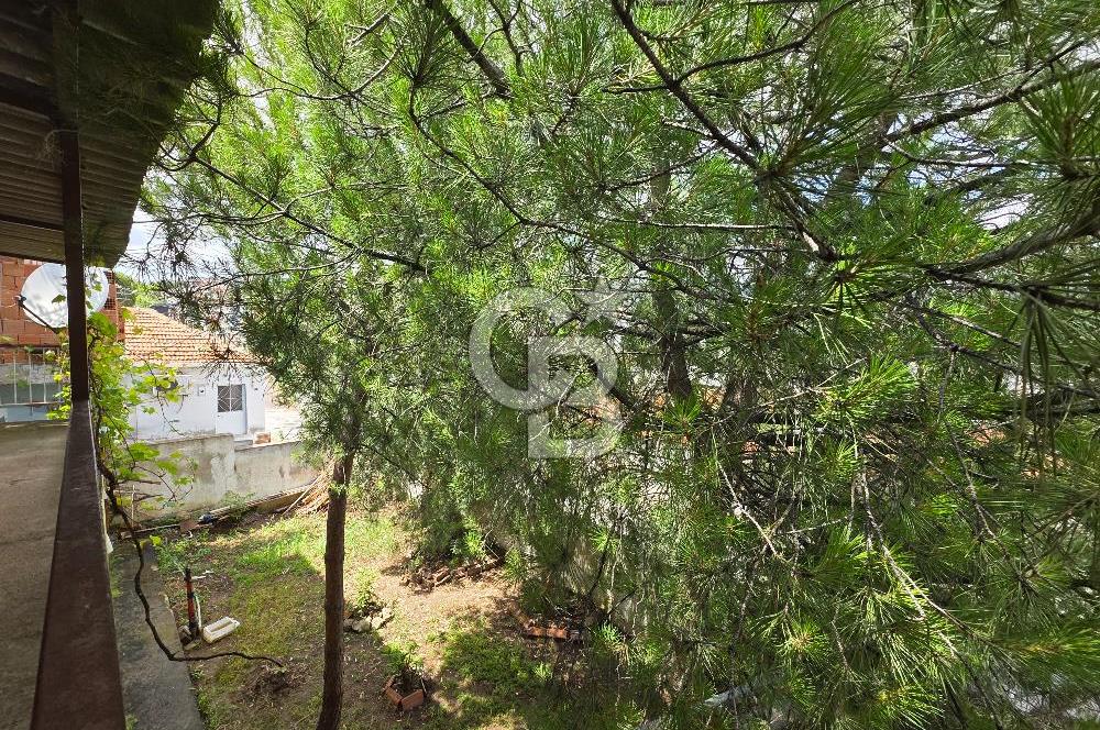 Karşıyaka Cumhuriyet Mah. 206 m² Arsa İçinde Satılık Müstakil Ev
