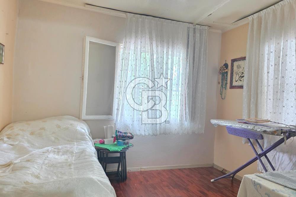 Karşıyaka Cumhuriyet Mah. 206 m² Arsa İçinde Satılık Müstakil Ev