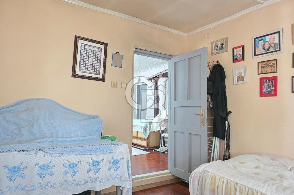 Karşıyaka Cumhuriyet Mah. 206 m² Arsa İçinde Satılık Müstakil Ev