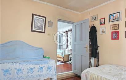 Karşıyaka Cumhuriyet Mah. 206 m² Arsa İçinde Satılık Müstakil Ev