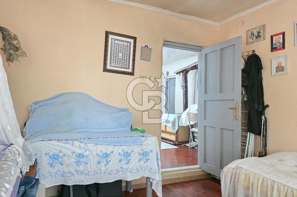 Karşıyaka Cumhuriyet Mah. 206 m² Arsa İçinde Satılık Müstakil Ev