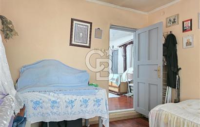 Karşıyaka Cumhuriyet Mah. 206 m² Arsa İçinde Satılık Müstakil Ev