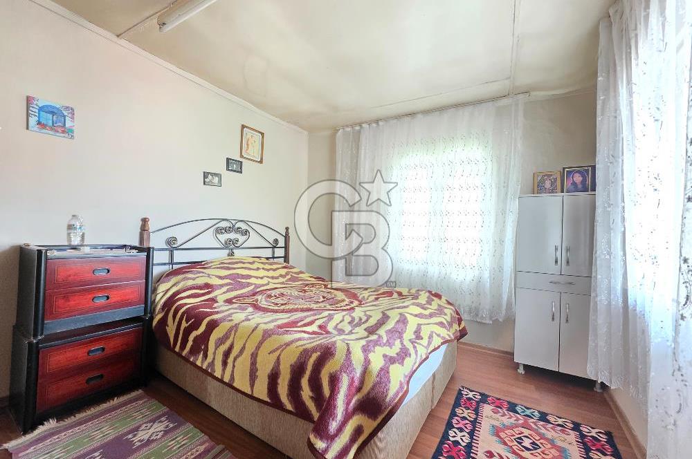 Karşıyaka Cumhuriyet Mah. 206 m² Arsa İçinde Satılık Müstakil Ev