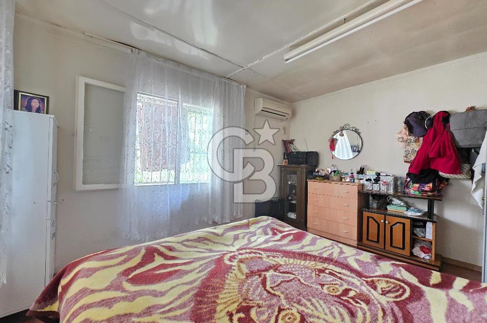 Karşıyaka Cumhuriyet Mah. 206 m² Arsa İçinde Satılık Müstakil Ev