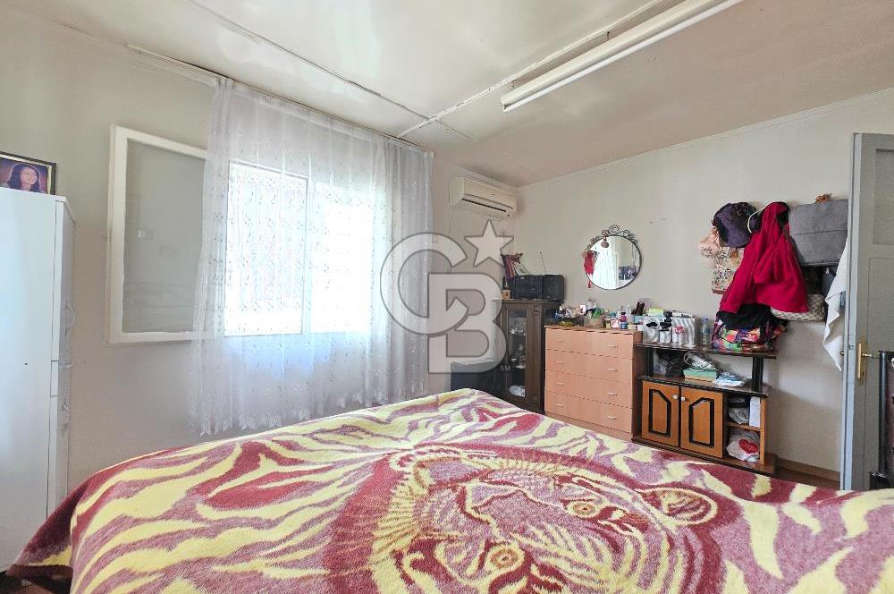 Karşıyaka Cumhuriyet Mah. 206 m² Arsa İçinde Satılık Müstakil Ev