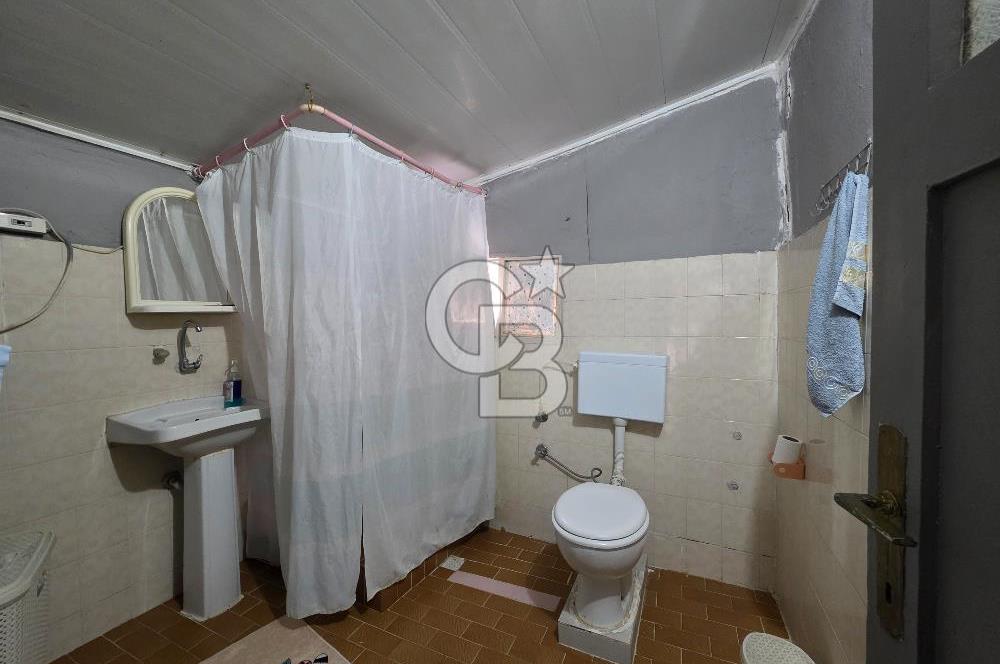 Karşıyaka Cumhuriyet Mah. 206 m² Arsa İçinde Satılık Müstakil Ev