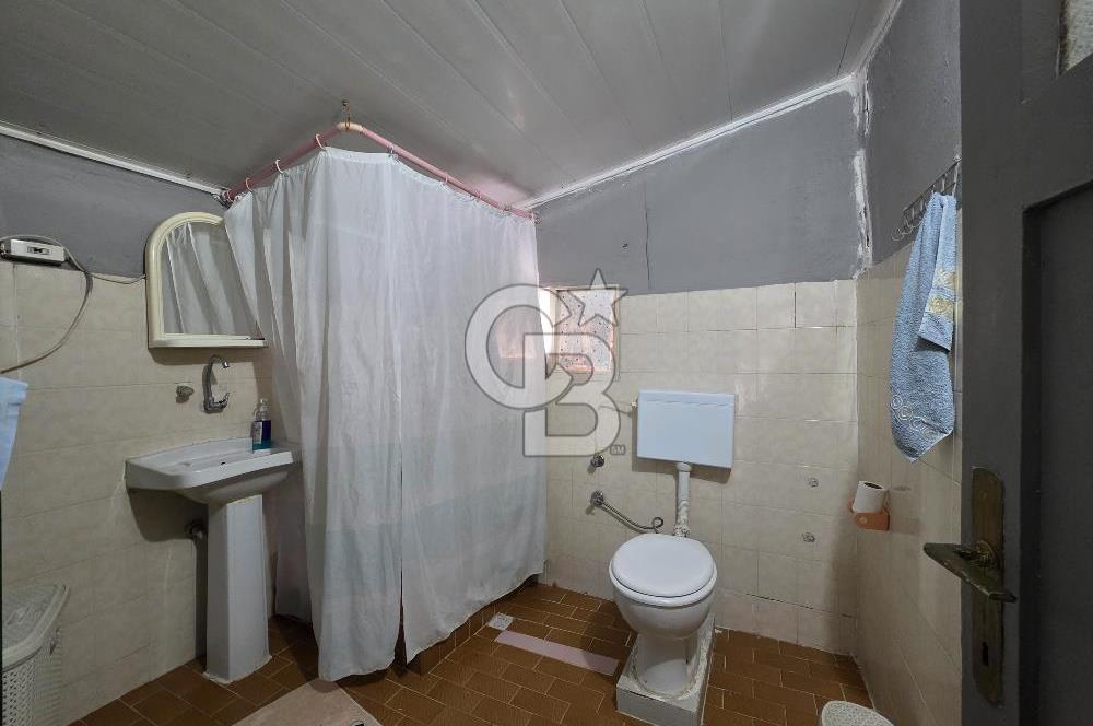 Karşıyaka Cumhuriyet Mah. 206 m² Arsa İçinde Satılık Müstakil Ev
