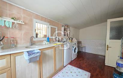 Karşıyaka Cumhuriyet Mah. 206 m² Arsa İçinde Satılık Müstakil Ev