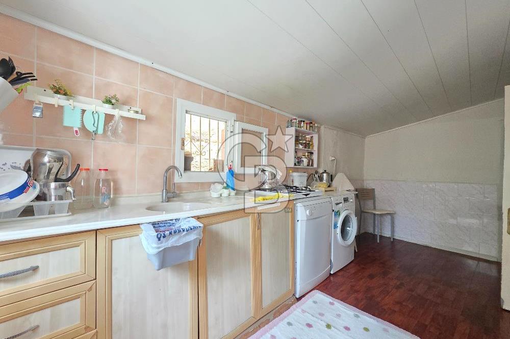 Karşıyaka Cumhuriyet Mah. 206 m² Arsa İçinde Satılık Müstakil Ev