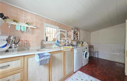 Karşıyaka Cumhuriyet Mah. 206 m² Arsa İçinde Satılık Müstakil Ev