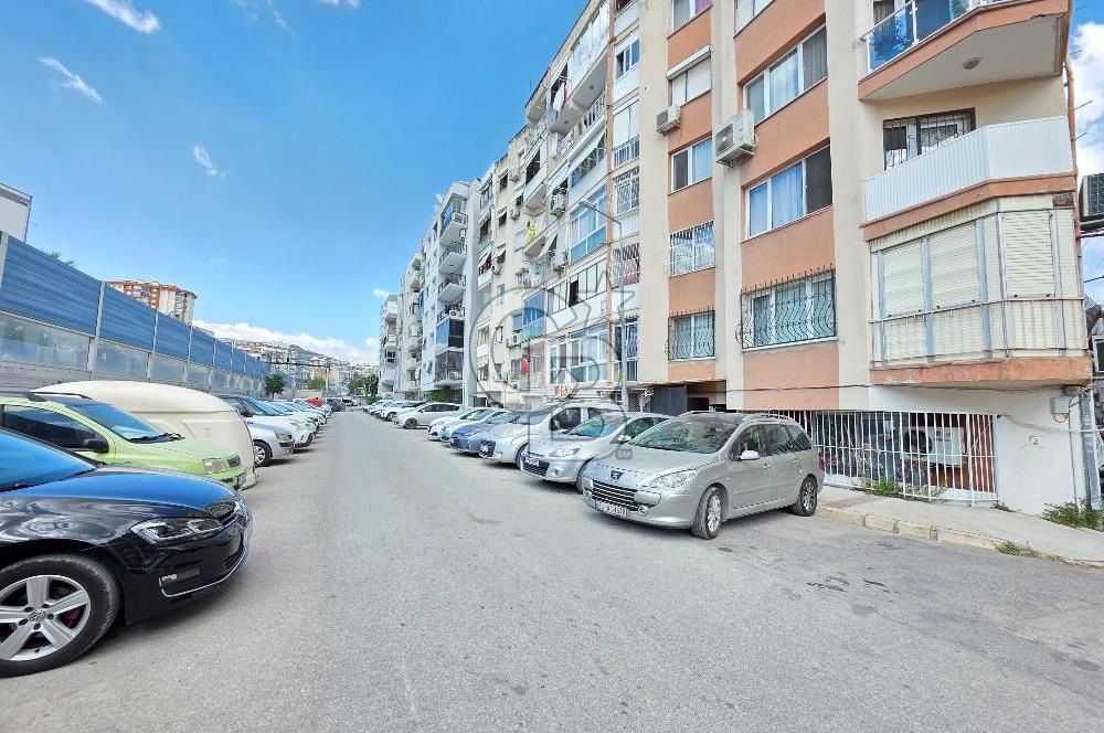 Karşıyaka Tersane Tadilatlı Doğalgazlı 2+1 85m² Satılık Daire