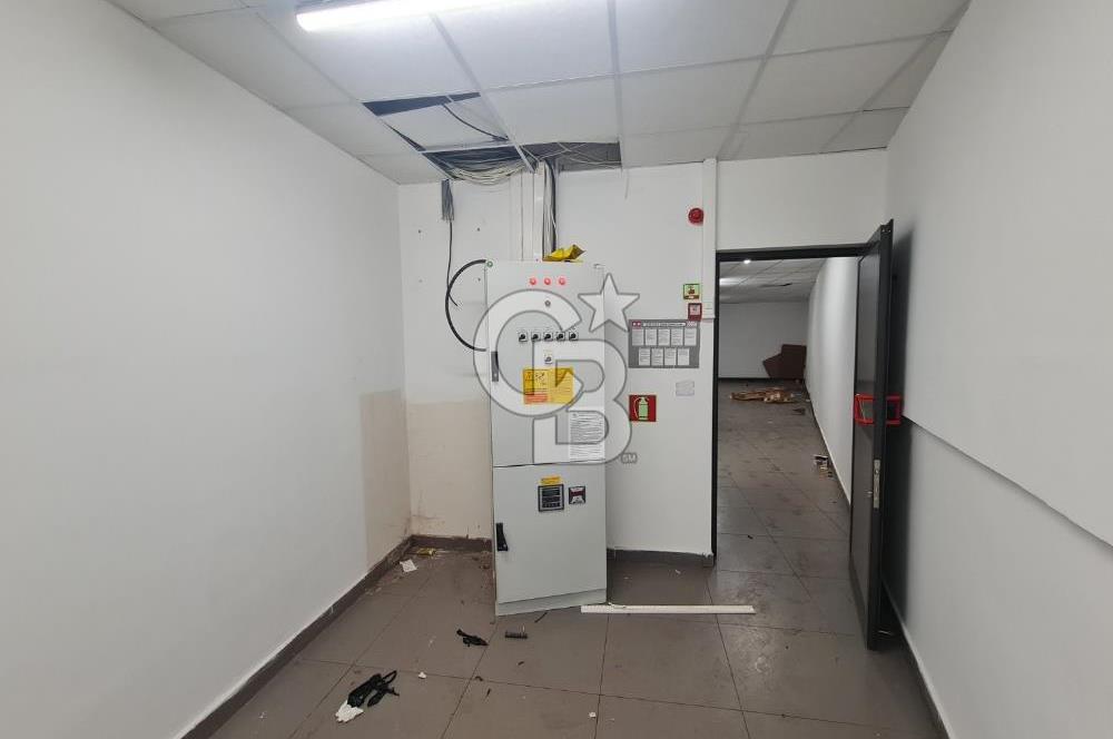 Kadıköy Acıbademde satılık dükkan
