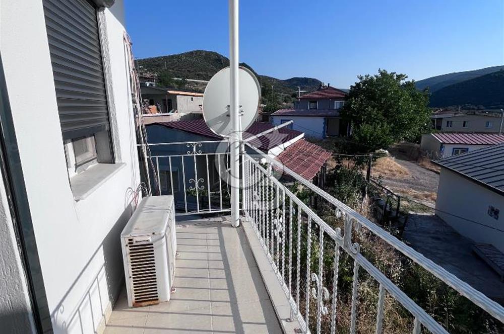 Urla Balıklıova'da Denize 200 Metre Yenilenmiş 3+1 Köşe Yazlık