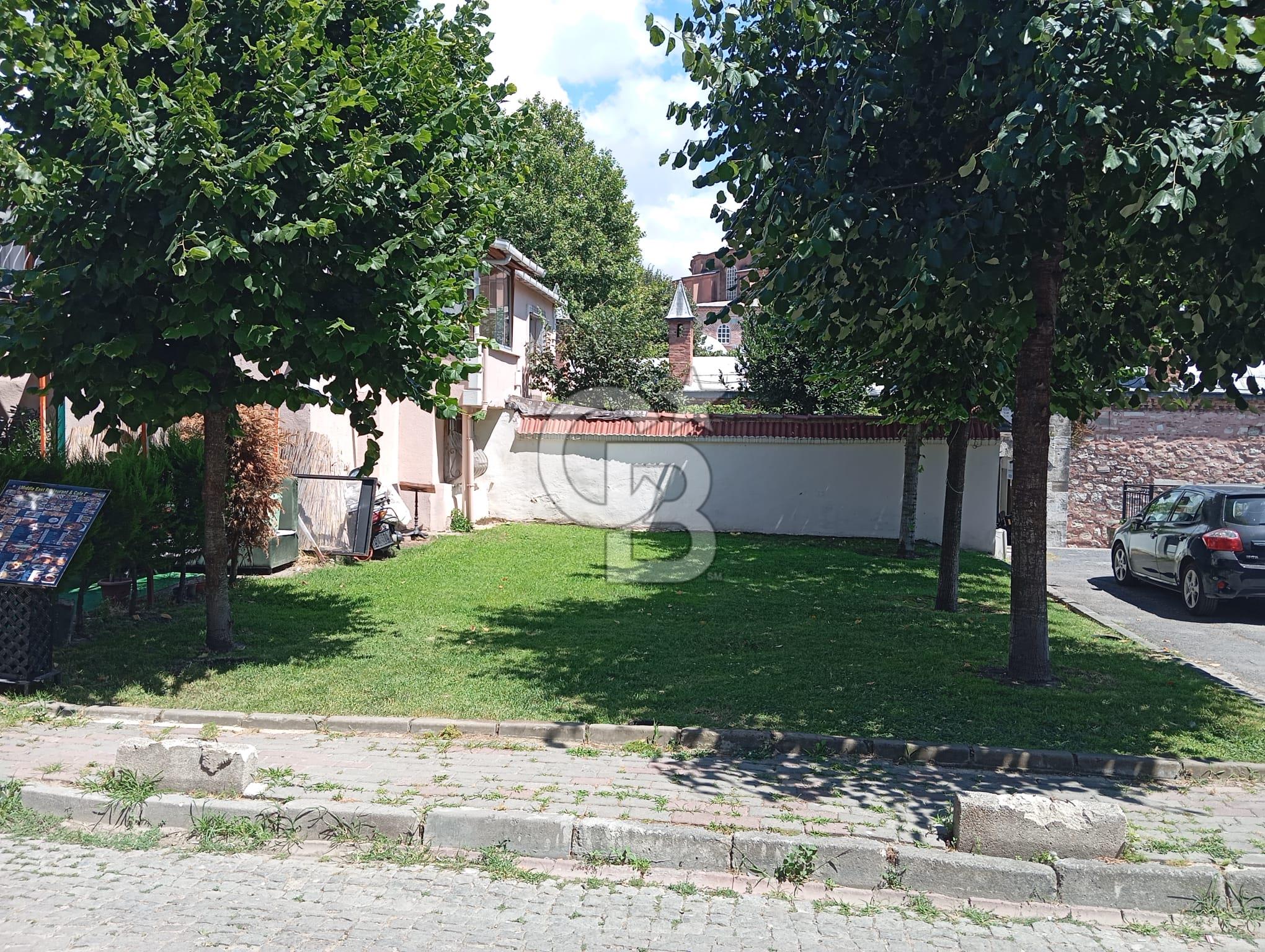 Sultanahmet'te 90 m2 Taban Oturumlu İmarlı Emsalsiz Satılık Arsa
