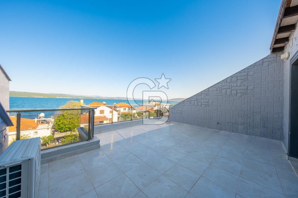 URLA GÜLBAHÇE'DE TRİPLEKS DENİZE 20M SATILIK VİLLA